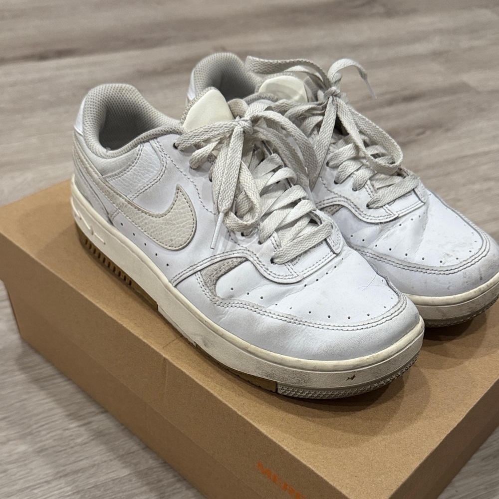 Nike White Women's Sneakers - Picture 2 of 7